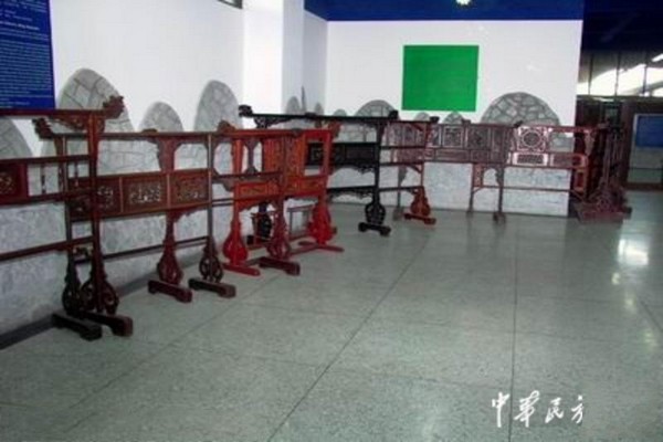 中国清代衣架展