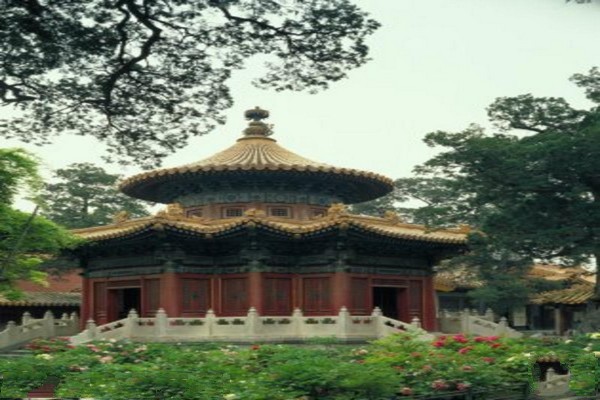 万春亭和千秋亭