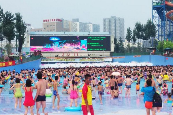 万人海啸造浪池