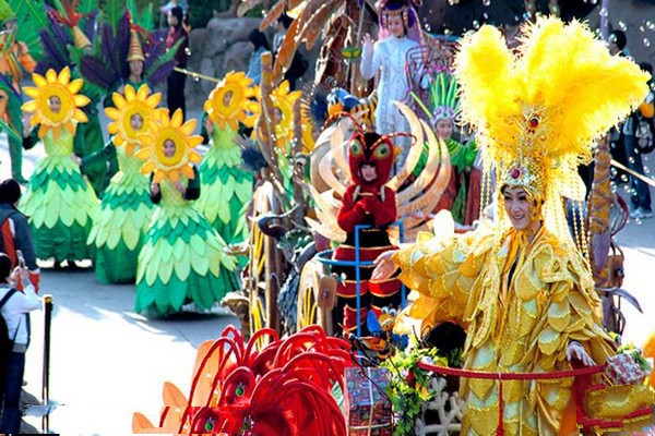 虫虫狂欢大巡游