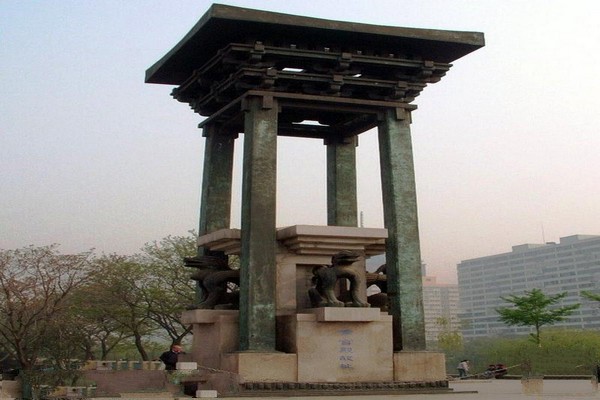 北京建都纪念阙