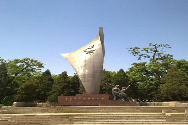 中国少年英雄纪念碑