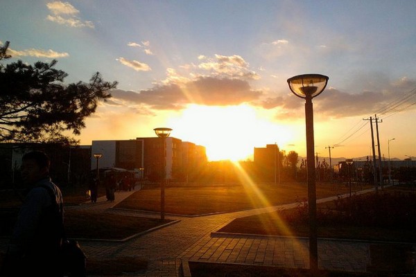 落日下的沙河校区