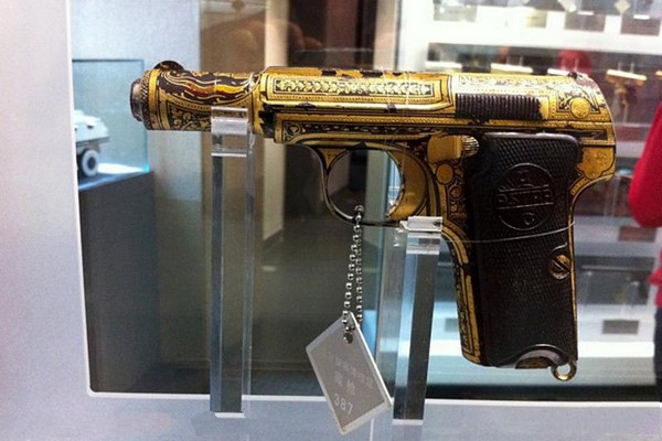 西班牙制的皇家手枪