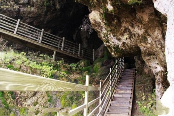 溶洞入口